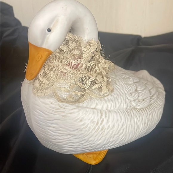 Elegant White Duck Figurine with Lace Collar - Picture 2 of 2